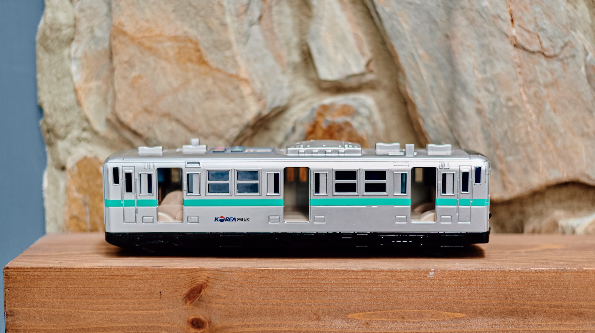 Toy Korean subway car